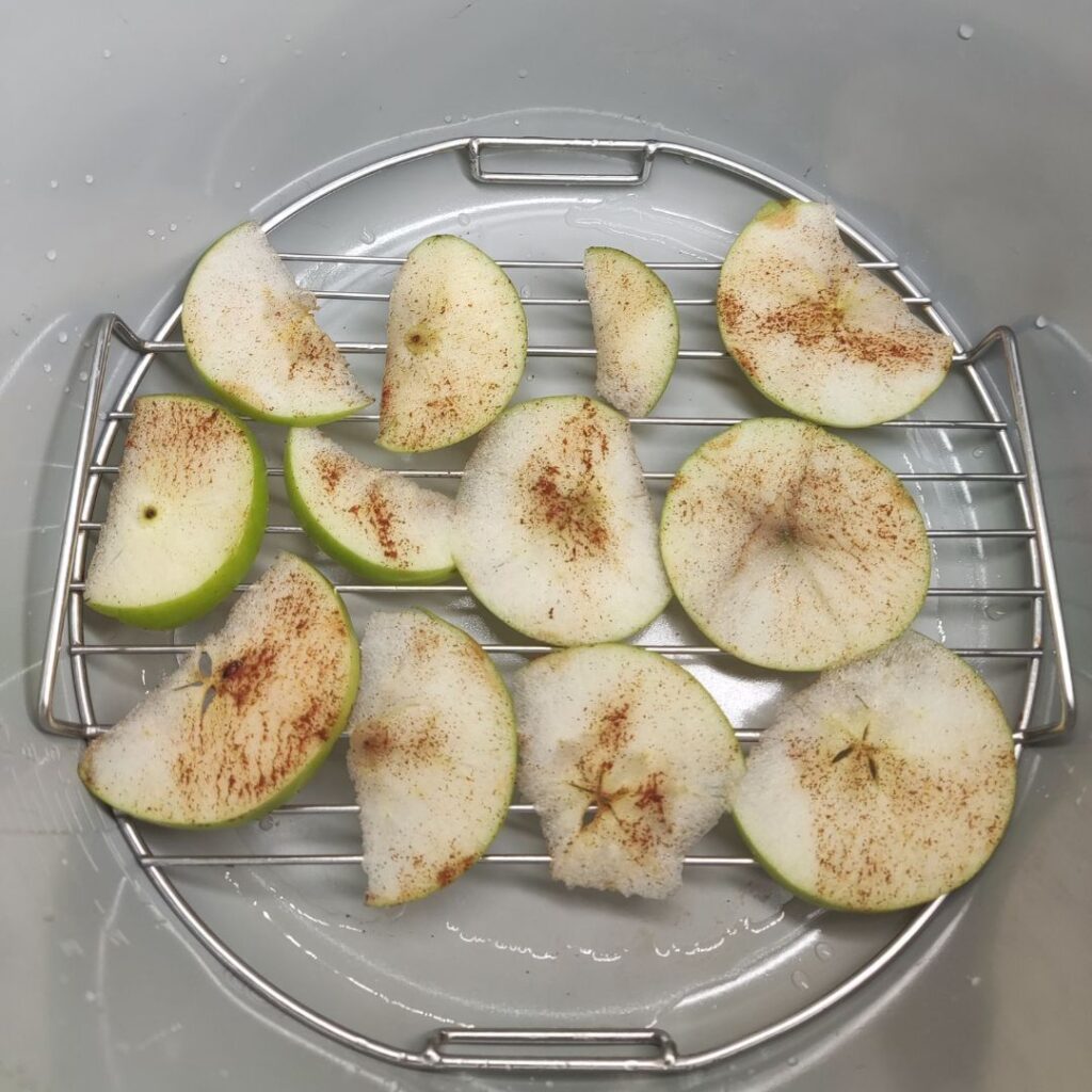 Air fryer apples - Multiple layers 