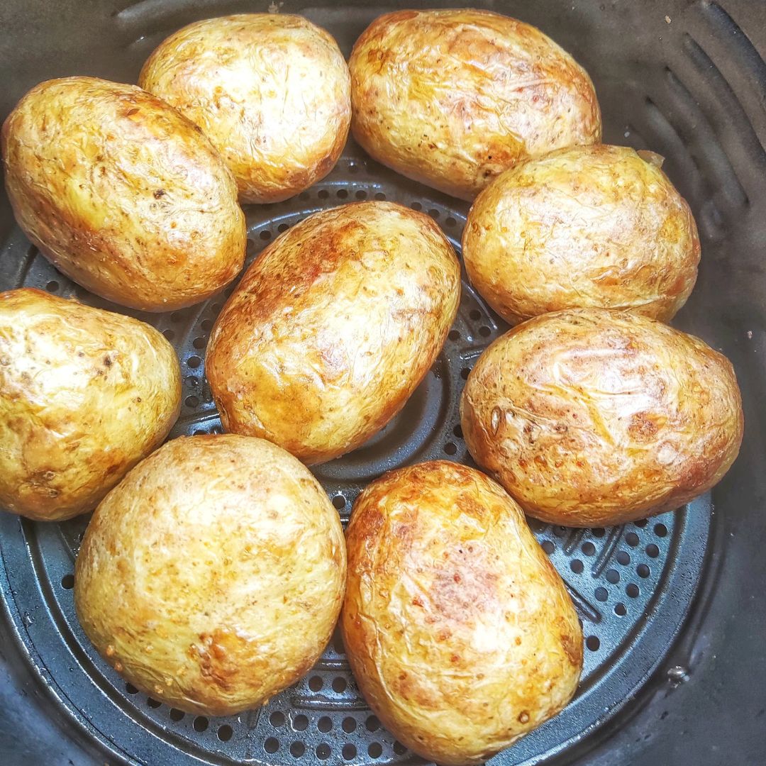 Quick Air Fryer Baked Potatoes - Amazing dishes made in the Air fryer ...