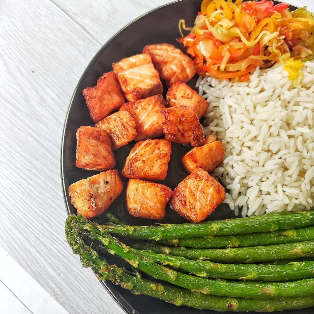 Salmon Bites with Asparagus made easy in the air fryer - A recipe you can never go wrong with!