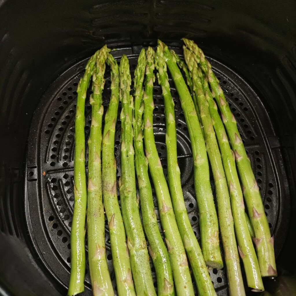 Yummy and crunchy Asparagus made int he air fryer