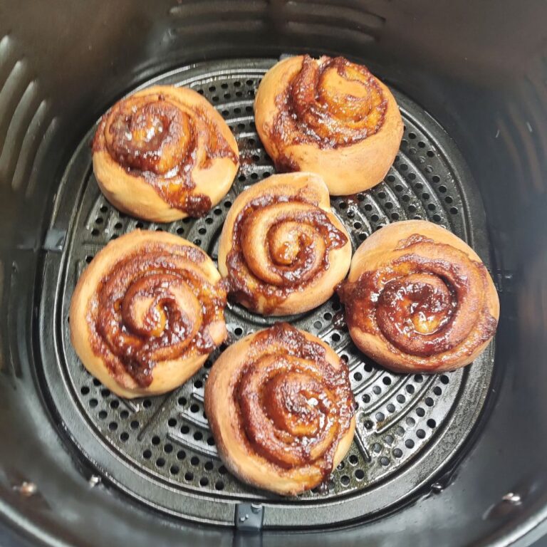 Homemade cinnamon rolls recipe (instant yeast)