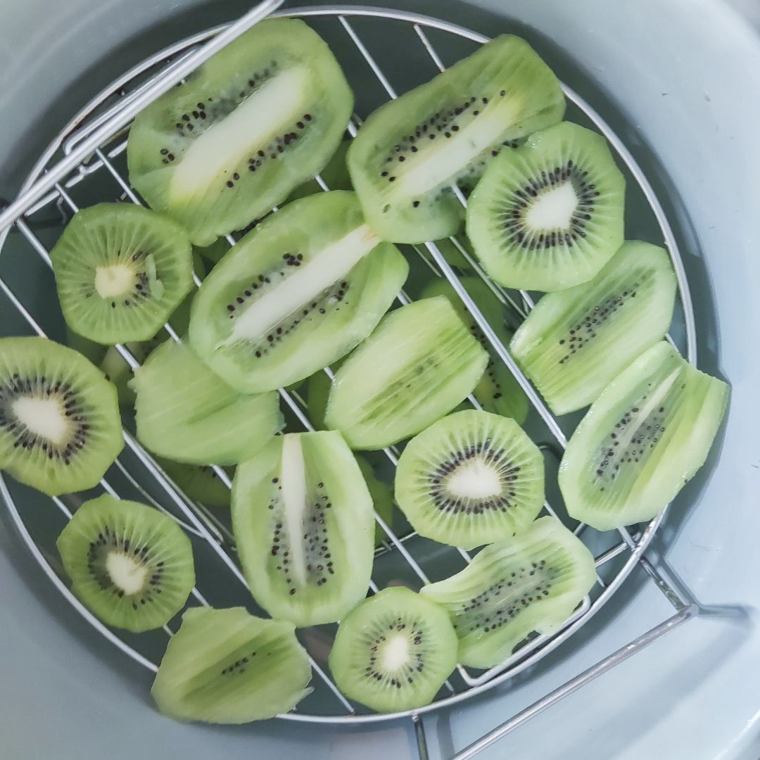 How to make Dehydrated Kiwi Chips in an Air Fryer - Amazing dishes made ...